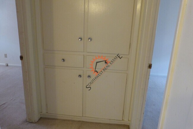Building Photo - 2 Bedroom 1 Bath Apartment