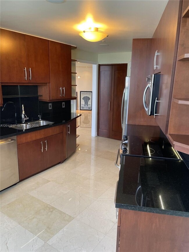 Building Photo - 848 Brickell Key Dr