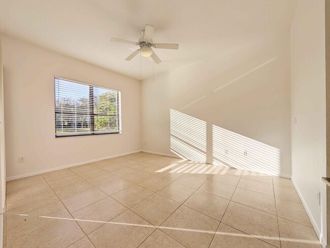 Building Photo - 7535 La Paz Blvd