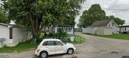 Building Photo - 835 S Old US Hwy 31