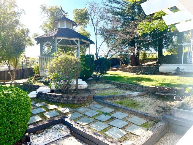 Building Photo - Almaden Valley Ranchette on 1+ Acre | Pool, Horse Property & Views