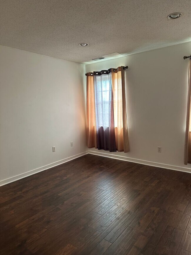 Building Photo - Great Condo in Historic YMCA Building Down...