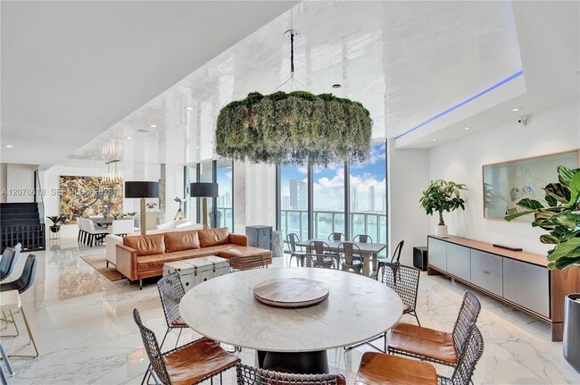 Building Photo - 4000 Island Blvd