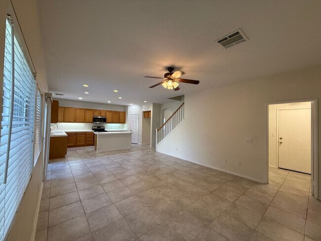 Building Photo - Lancaster 5 Bed + 3 Bath! Available Now