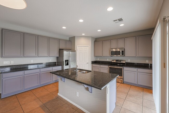 Building Photo - 4 bed, 3.5 bath house in Stetson Valley, Phoenix