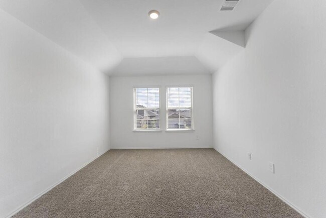 Building Photo - 14678 Cyn Pnes Ln