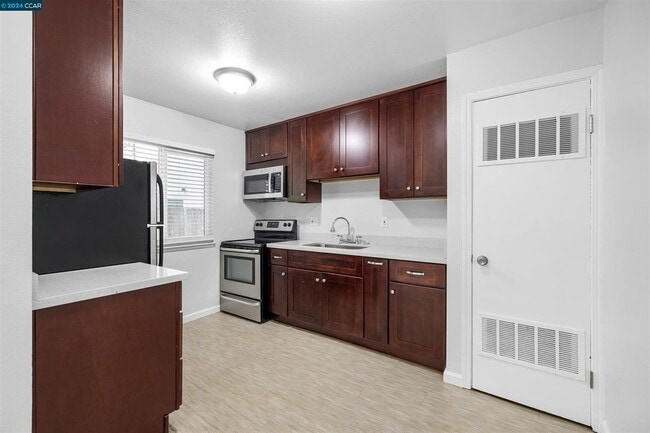 Building Photo - 1409 Berrellesa St