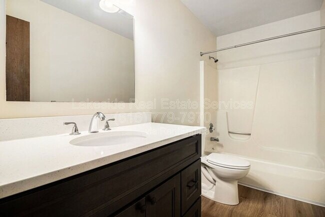 Building Photo - 1015 36th St SW