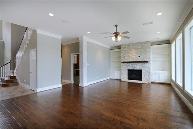 Building Photo - 6010 Stratford Gardens Dr