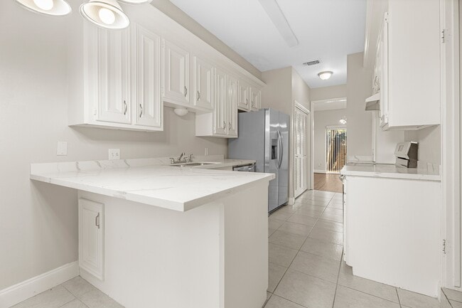 Building Photo - 304 E Adoue St