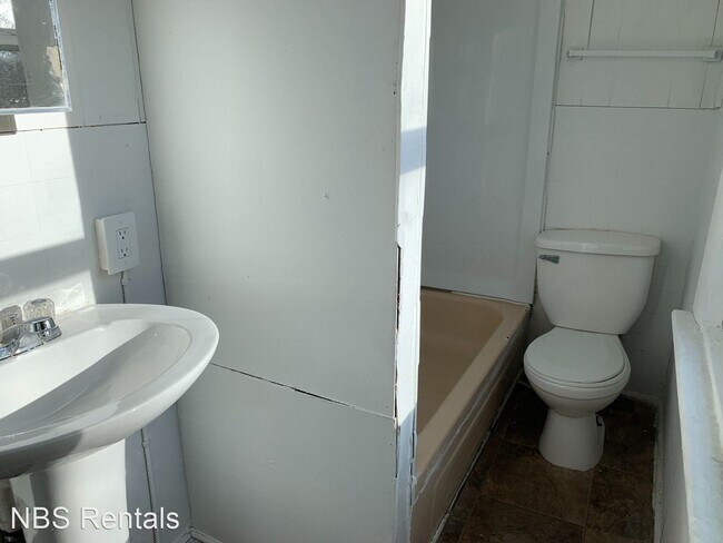 Building Photo - 1 br, 1 bath House - 1521 Campbell Ave.
