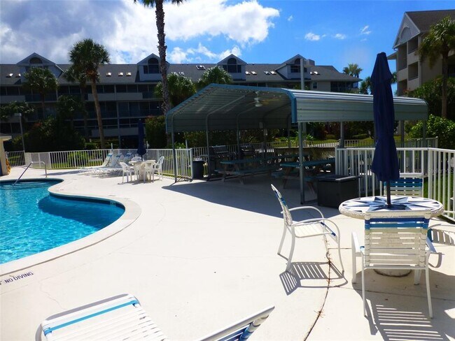 Building Photo - 5557 Sea Forest Dr