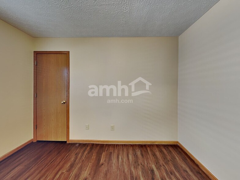 Building Photo - 1960 Queens Meadow Ln