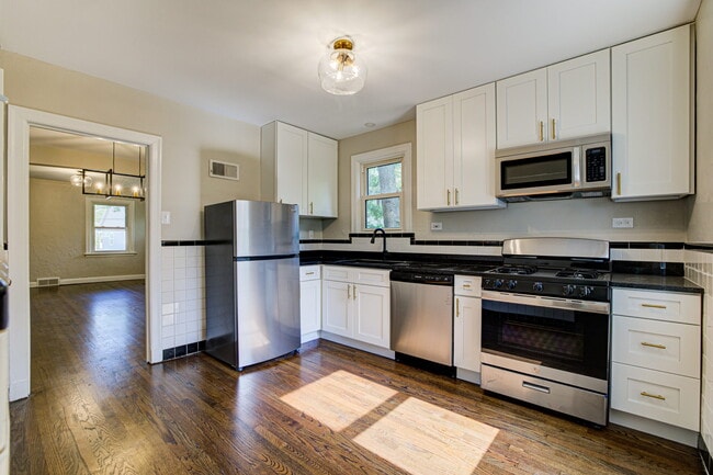 Building Photo - 1032 Charleville Ave