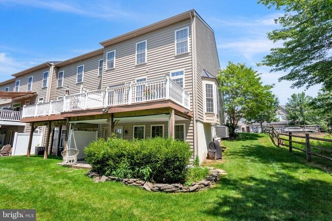 Building Photo - 361 Village Way