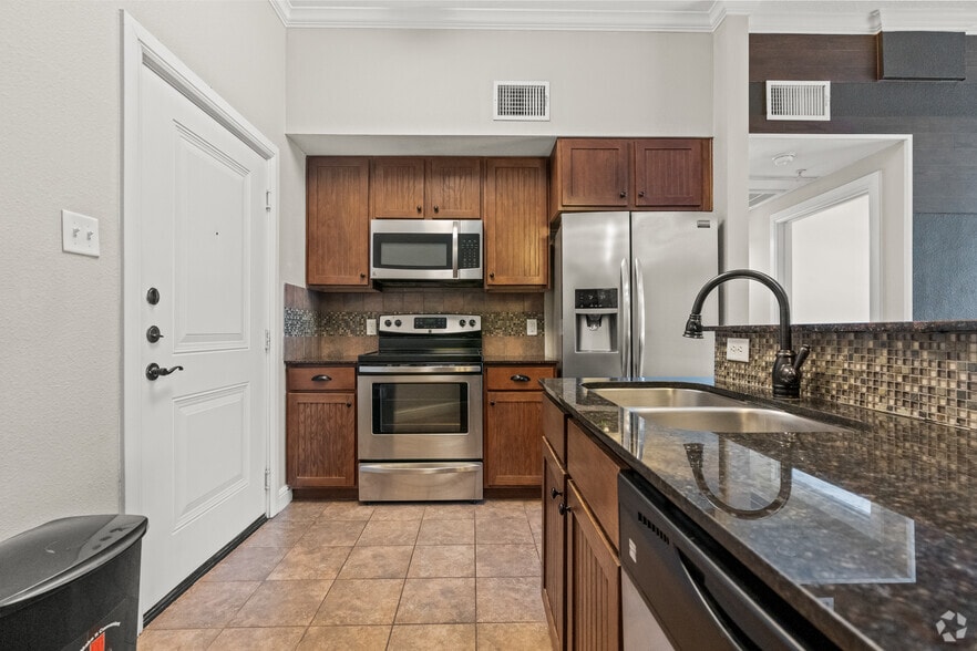 Primary Photo - Square9