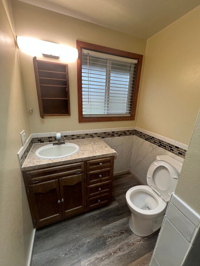 Building Photo - A great connection make all the difference!