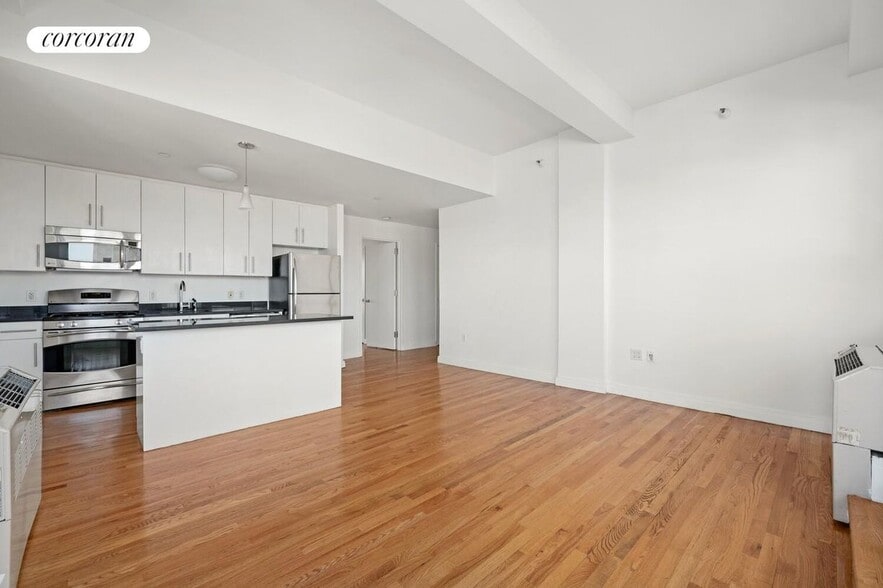 Building Photo - 181 E 119th St