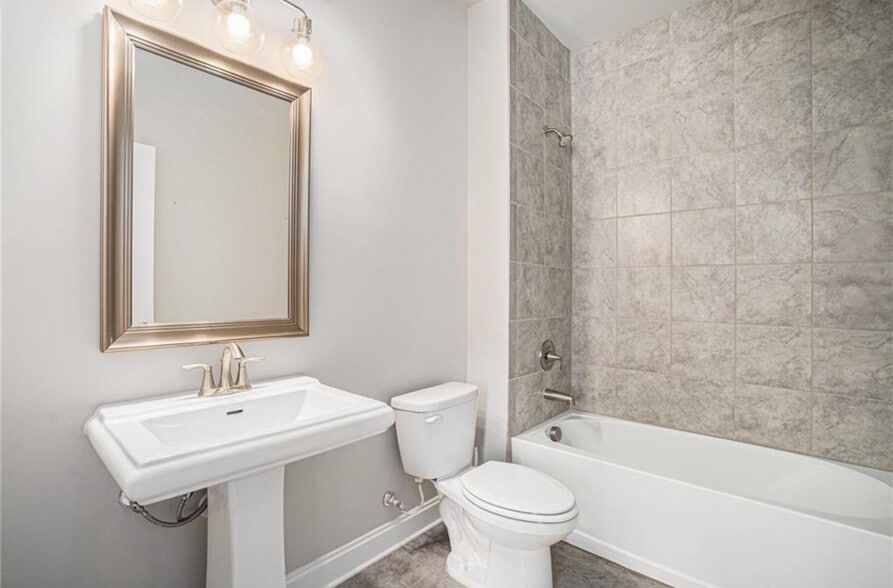 Full Bathroom in Basement - 811 Corsiglia Farm