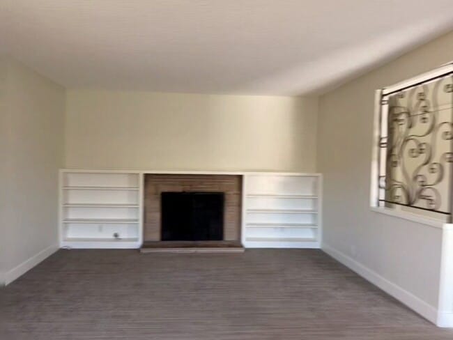 Building Photo - 1270-1272 Meredith Way