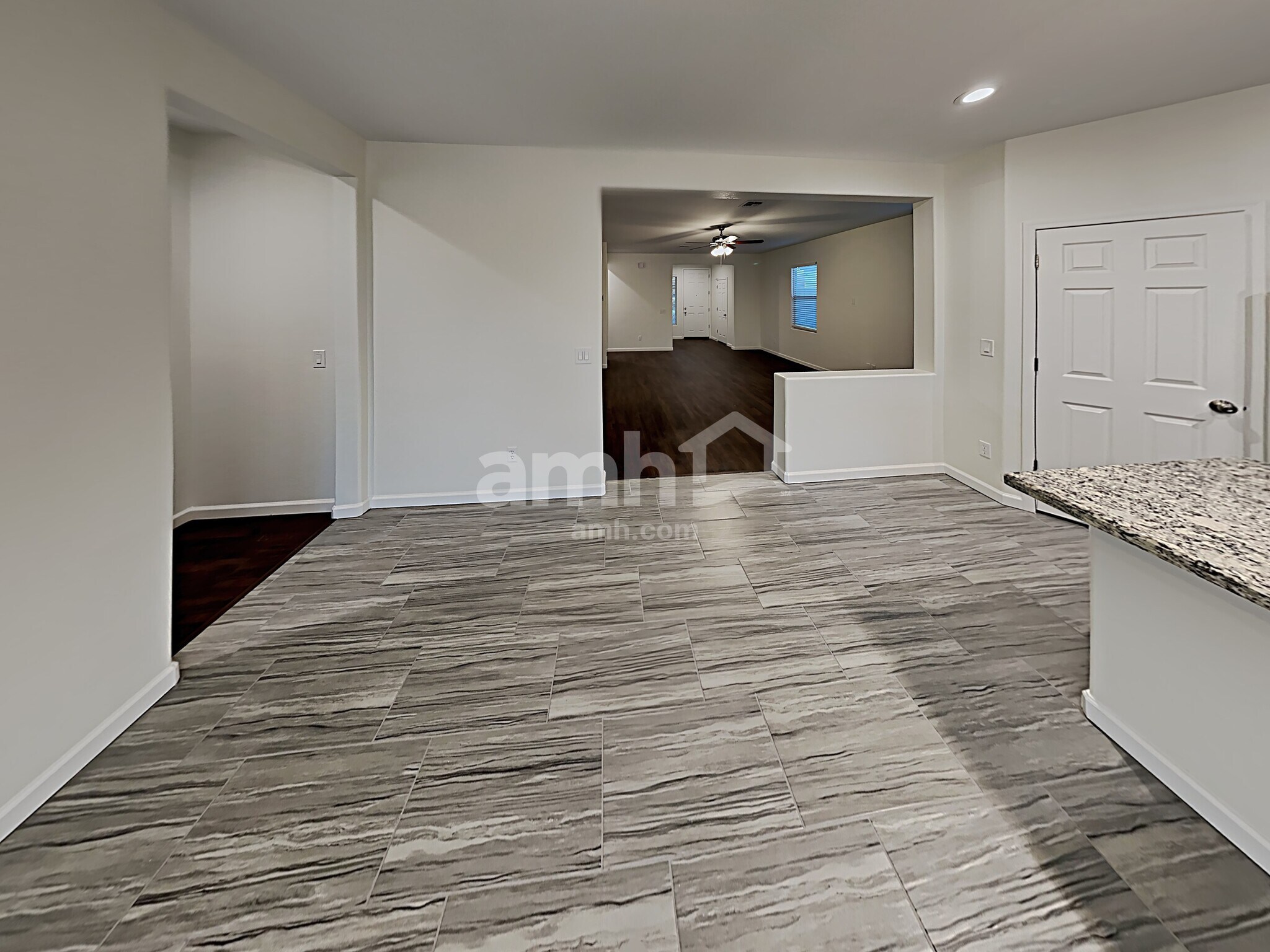 Building Photo - 1709 E Primavera Way