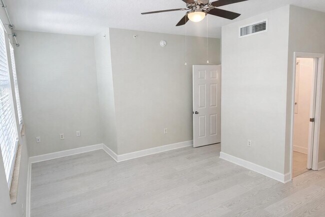 Building Photo - 356 Moorings Dr