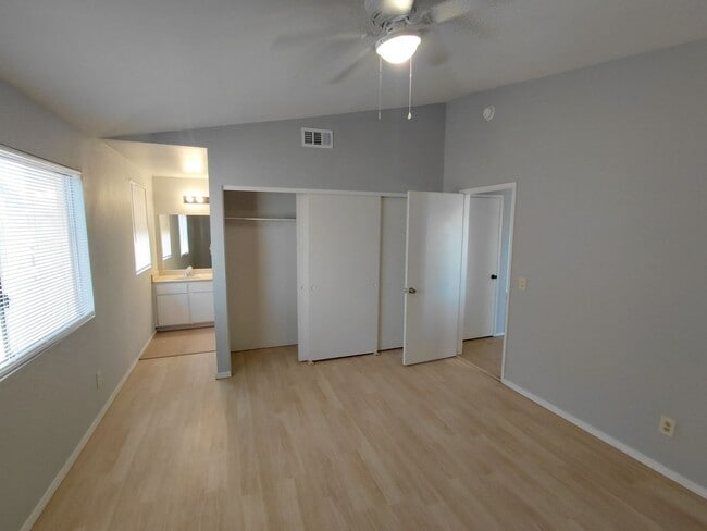 Building Photo - Stylish Condo Living in the Heart of Imperial!