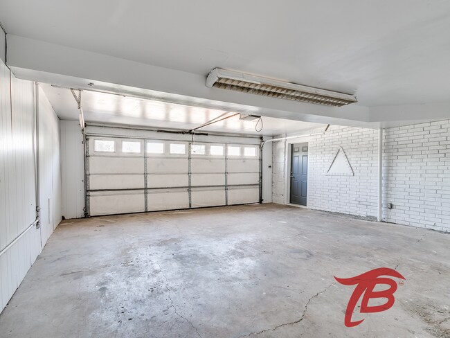 Building Photo - 2214 N Florida Ave