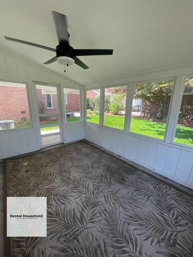 Building Photo - Stunning 3 Bedroom Oasis in Livonia-Move-In Ready!!