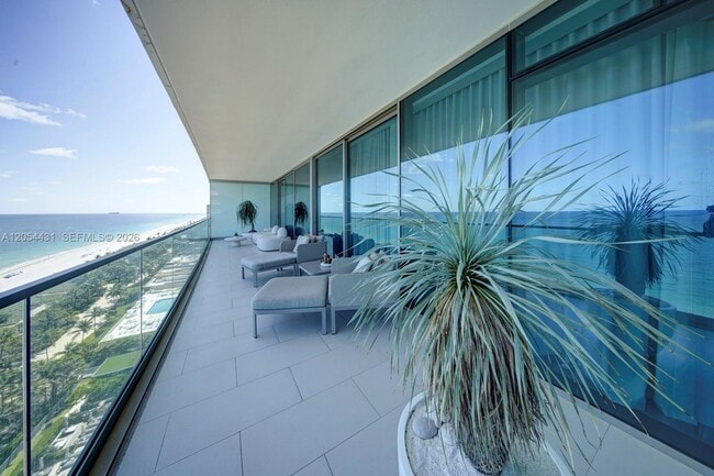 Building Photo - 10203 Collins Ave