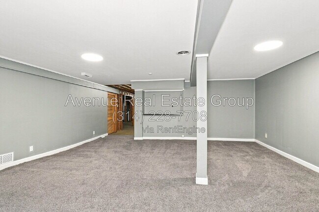 Building Photo - 959 Orchard Lakes Dr