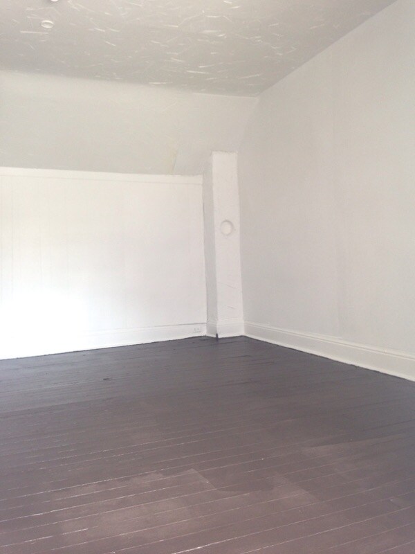 Building Photo - 103 W Walnut St