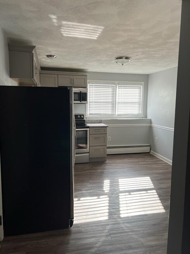 Building Photo - 422 Smithfield Ave