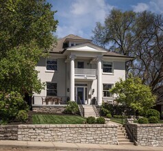 Building Photo - Elegant Fully Furnished 4BR/3.2BA Classic ...