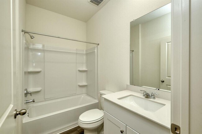 Building Photo - 217 Stonebrook Dr