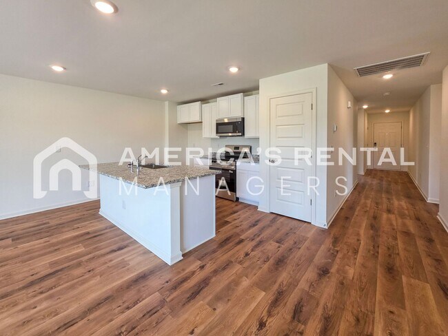 Building Photo - 556 Saddlewood Bnd