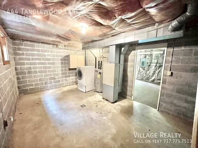 Building Photo - 444 Tanglewood Ln
