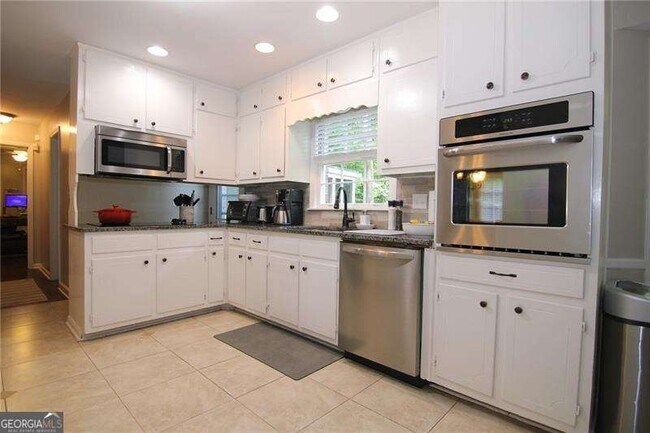 Building Photo - 3571 Sunderland Cir NE