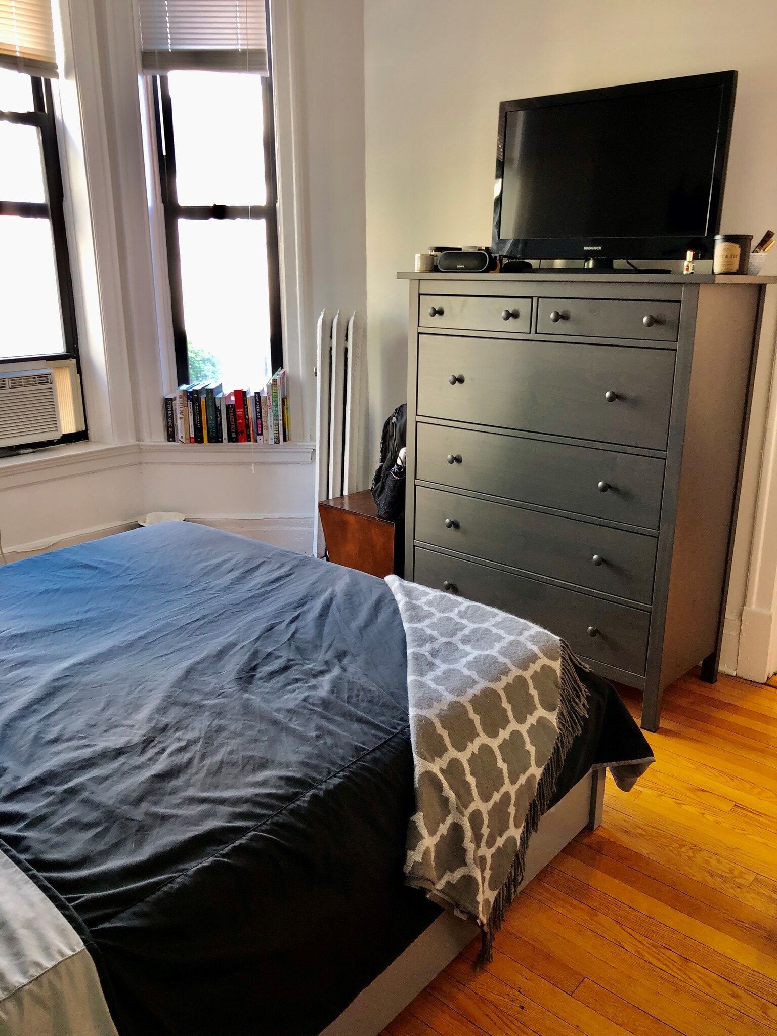 Building Photo - 1916 N Lincoln Park W