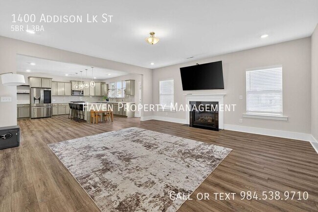 Building Photo - 1400 Addison Lk St