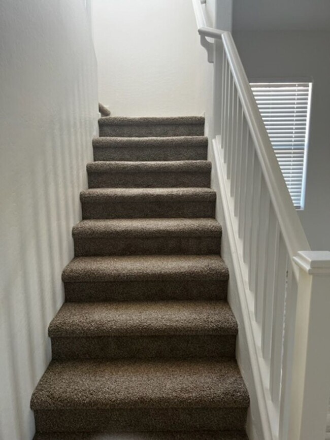Building Photo - POWER/RAY 4 BEDROOM IN GATEWAY VILLGAE IN ...