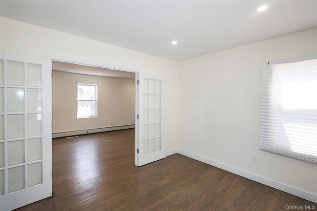 Building Photo - 987 Kings Pkwy