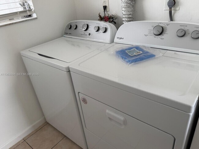 Building Photo - 4617 NW 2nd Terrace