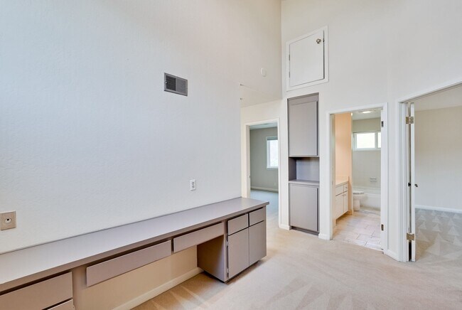 Building Photo - $8500-Mountain View  4 bedroom 3 baths in great neighborhood!