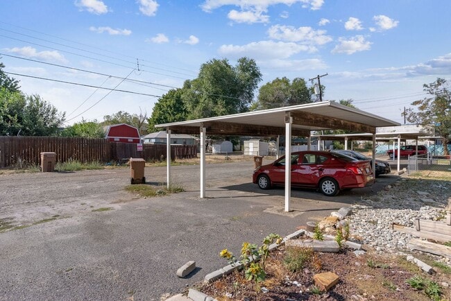 Building Photo - 6125 N Addison St