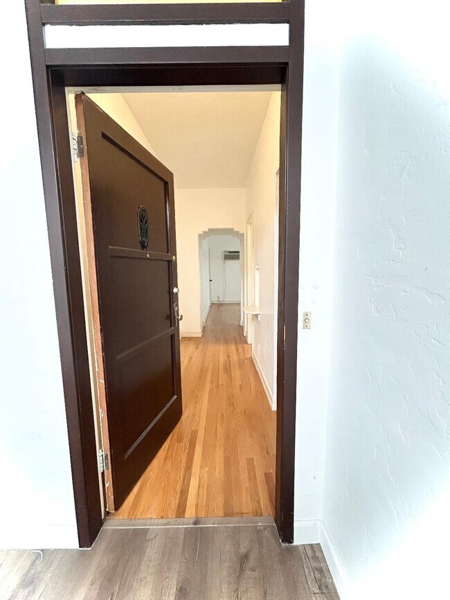 Building Photo - 9952 Robbins Dr