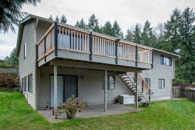 Building Photo - Amazing 4bed/2.5bath Home with Landscaping Included Located in Bellevue!