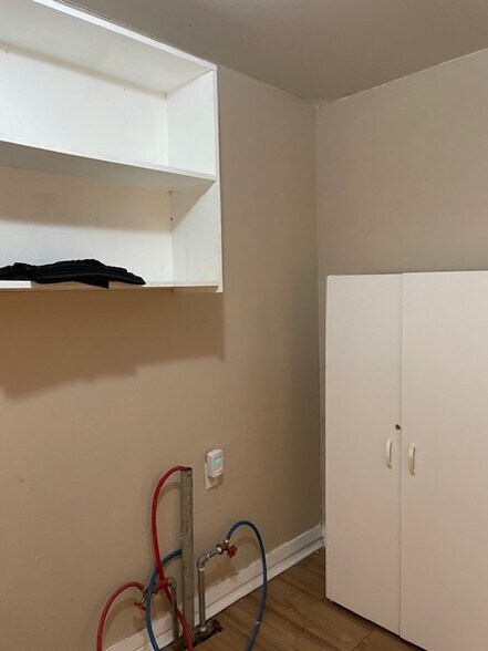 laundry room - hook up and storage - 612 S Pine St