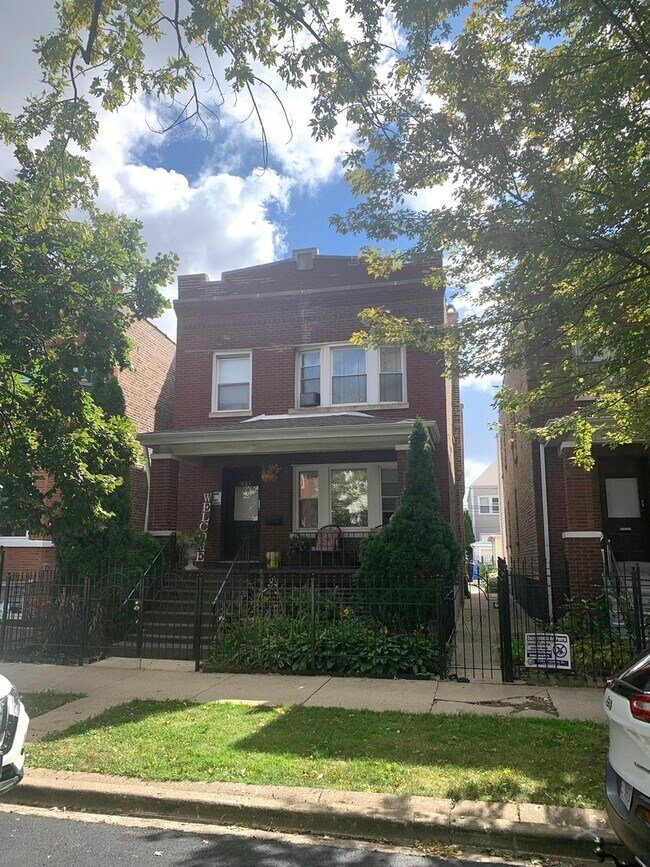 Primary Photo - 3013 N Hamlin Ave
