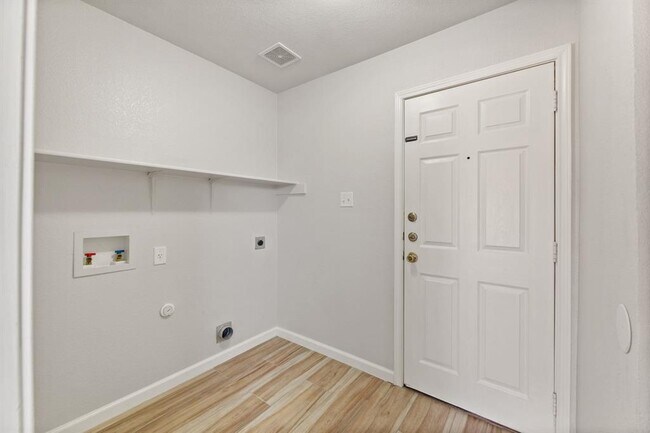 Building Photo - 2009 Perkins Pl